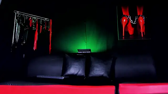 Snapshot of AmaniStone chatting on November 14, 2025, 5:27 pm AmaniStone online show from November 14, 2025, 5:27 pm