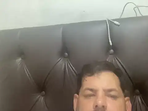 Snapshot of Almir10 chatting on April 27, 2026, 7:23 pm Almir10 online show from April 27, 2026, 7:23 pm