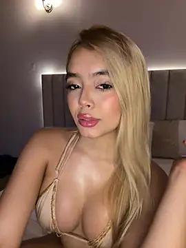Snapshot of Mia_Roswell chatting on April 30, 2026, 8:57 pm Mia Roswell online show from April 30, 2026, 8:57 pm