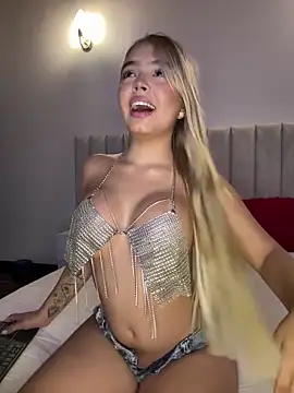 Mia Roswell online show from April 4, 2026, 10:38 pm