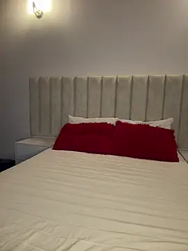 Mia Roswell online show from April 1, 2026, 2:57 am