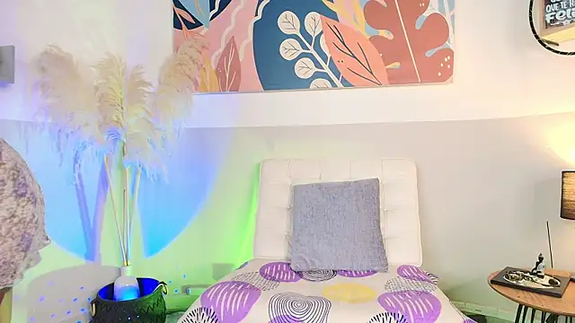 DivaFlamme online show from November 10, 2025, 4:39 am