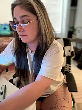 Snapshot of Alix_Valentine chatting on September 9, 2025, 8:51 pm Alix Valentine online show from September 9, 2025, 8:51 pm