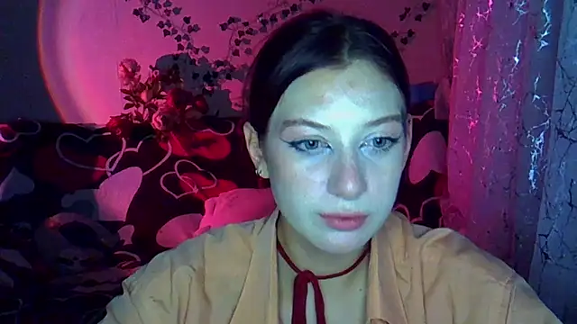 Lily Ember online show from November 8, 2025, 4:43 pm