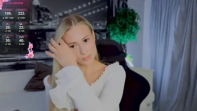 ChristyMarshall online show from October 9, 2025, 4:51 pm