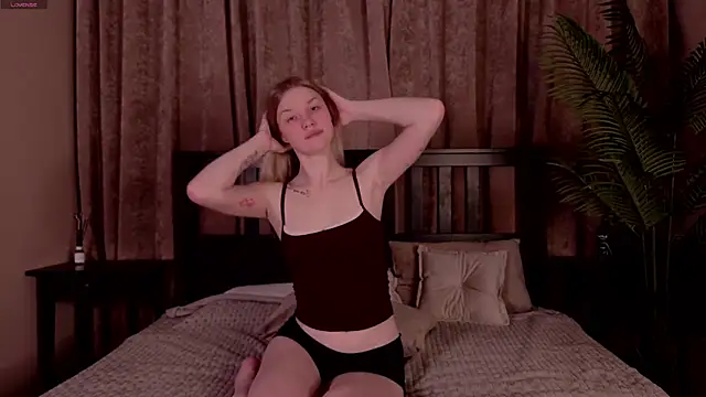 ChristyMarshall online show from April 15, 2026, 7:58 pm