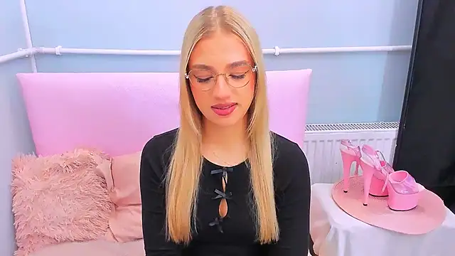 Snapshot of EvetteRose chatting on January 10, 2026, 3:51 pm EvetteRose online show from January 10, 2026, 3:51 pm