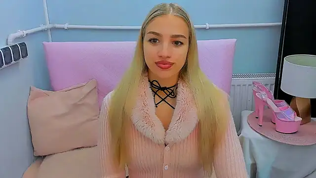 EvetteRose online show from October 7, 2025, 3:35 pm