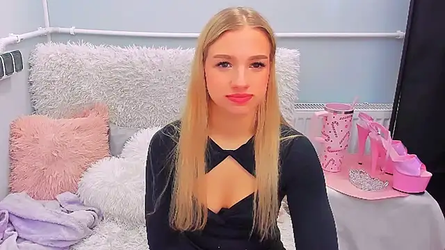 Snapshot of EvetteRose chatting on February 8, 2026, 2:15 pm EvetteRose online show from February 8, 2026, 2:15 pm