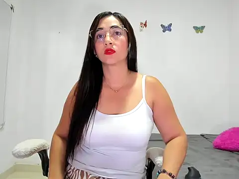 Snapshot of TamiDesire chatting on September 17, 2025, 11:18 pm TamiDesire online show from September 17, 2025, 11:18 pm