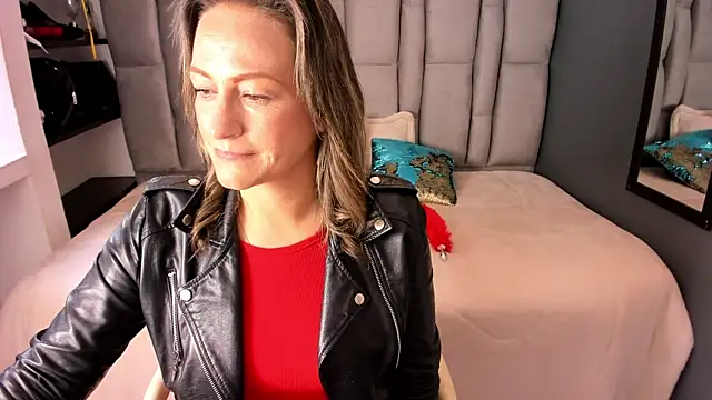 Snapshot of Charlot_milf chatting on November 18, 2025, 12:52 pm Charlot milf online show from November 18, 2025, 12:52 pm