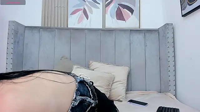 Anya Belth online show from September 28, 2025, 4:03 pm