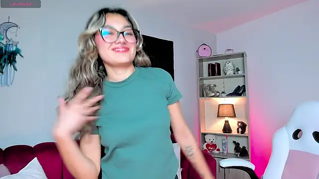 Snapshot of Tatiana_mendoza chatting on October 15, 2025, 2:54 am Tatiana mendoza online show from October 15, 2025, 2:54 am