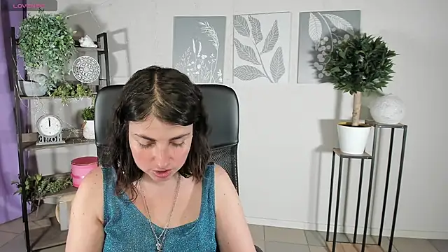 Snapshot of MartaEdams chatting on June 23, 2026, 5:38 am MartaEdams online show from June 23, 2026, 5:38 am