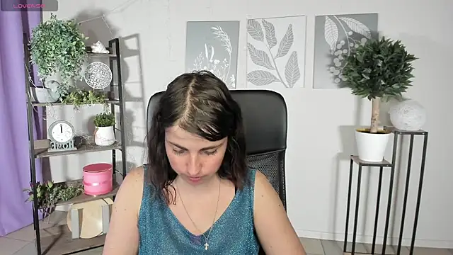 Snapshot of MartaEdams chatting on June 19, 2026, 5:13 am MartaEdams online show from June 19, 2026, 5:13 am