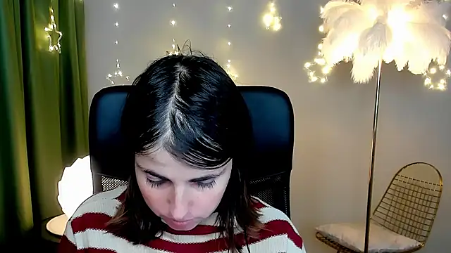 Snapshot of MartaEdams chatting on December 17, 2025, 6:29 am MartaEdams online show from December 17, 2025, 6:29 am