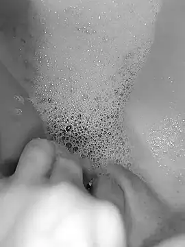 Snapshot of KOte7 chatting on November 11, 2025, 9:42 pm KOte7 online show from November 11, 2025, 9:42 pm