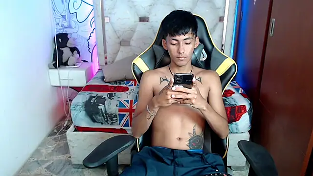Snapshot of yiisu_ chatting on October 6, 2025, 6:19 pm yiisu online show from October 6, 2025, 6:19 pm