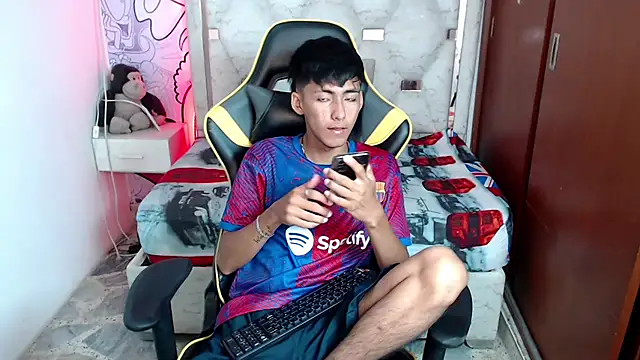 Snapshot of yiisu_ chatting on October 4, 2025, 12:17 pm yiisu online show from October 4, 2025, 12:17 pm