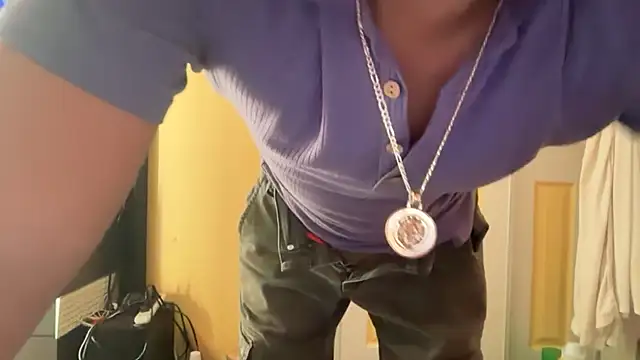 Snapshot of kSwisssxxx chatting on October 22, 2025, 12:32 am kSwisssxxx online show from October 22, 2025, 12:32 am