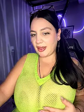 victoria amatista  online show from March 3, 2026, 5:14 am