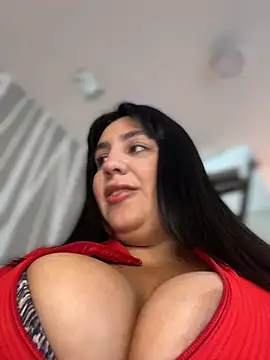 victoria amatista  online show from April 4, 2026, 8:15 pm