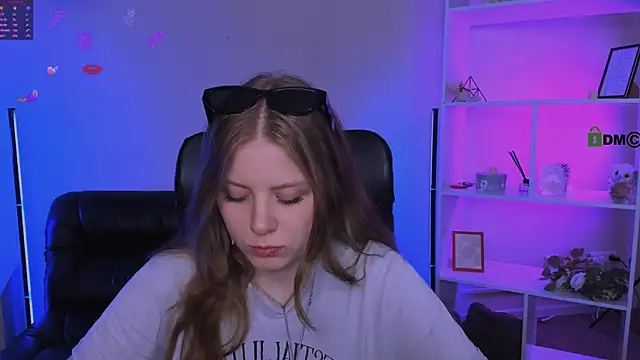 foxy tease  online show from November 6, 2025, 12:31 pm