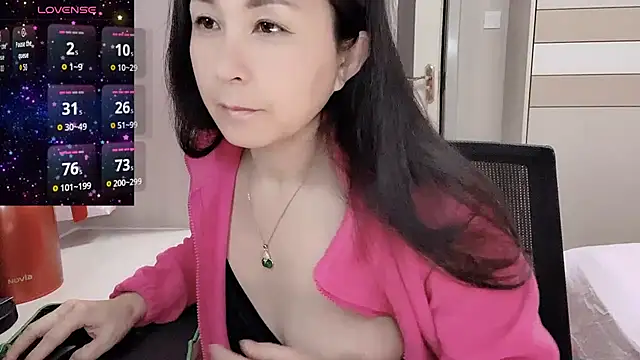 JackieBell online show from November 4, 2025, 10:57 pm