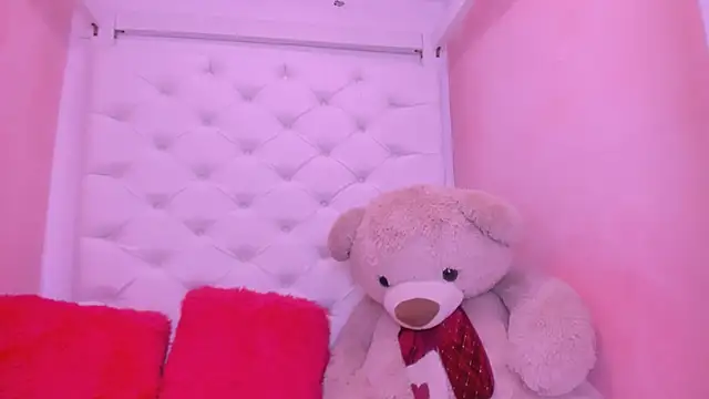 Snapshot of eimy_skinny_ chatting on June 1, 2026, 1:44 pm eimy skinny online show from June 1, 2026, 1:44 pm
