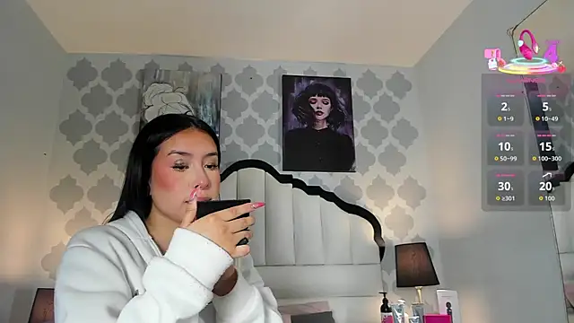 Snapshot of SarahMiler_ chatting on November 3, 2025, 7:50 pm SarahMiler online show from November 3, 2025, 7:50 pm