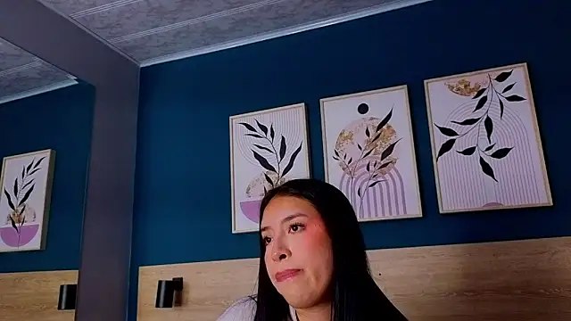 Snapshot of SarahMiler_ chatting on December 1, 2025, 7:48 pm SarahMiler online show from December 1, 2025, 7:48 pm