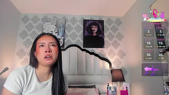 Snapshot of SarahMiler_ chatting on November 1, 2025, 7:52 pm SarahMiler online show from November 1, 2025, 7:52 pm