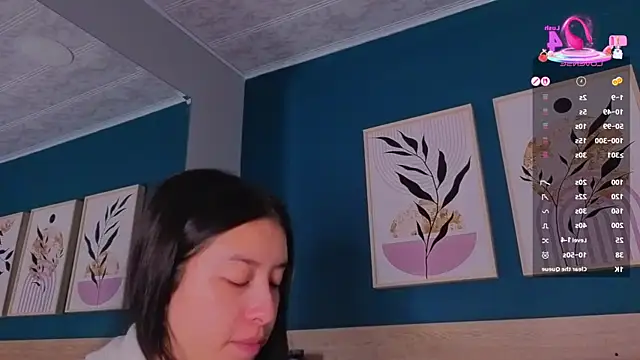 Snapshot of SarahMiler_ chatting on October 18, 2025, 11:45 am SarahMiler online show from October 18, 2025, 11:45 am