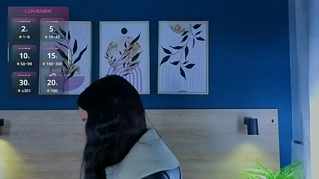 Snapshot of SarahMiler_ chatting on October 24, 2025, 11:42 am SarahMiler online show from October 24, 2025, 11:42 am