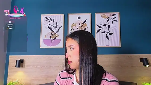 Snapshot of SarahMiler_ chatting on November 20, 2025, 7:47 pm SarahMiler online show from November 20, 2025, 7:47 pm