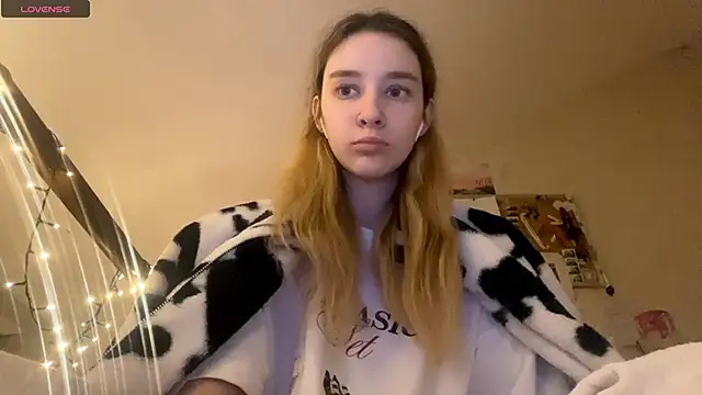 DanaCore online show from November 11, 2025, 6:14 pm