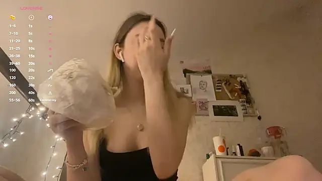 DanaCore online show from October 21, 2025, 6:51 pm