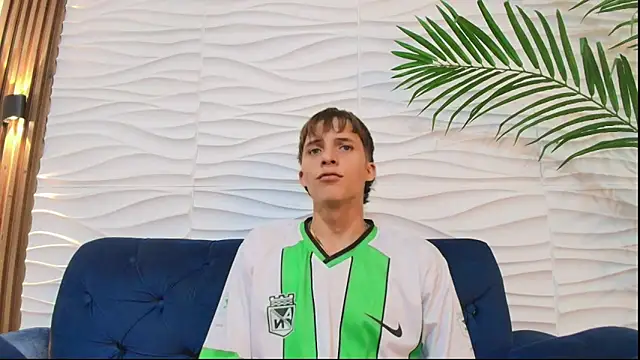 Snapshot of Pavo_tv chatting on May 18, 2026, 7:40 pm Pavo tv online show from May 18, 2026, 7:40 pm