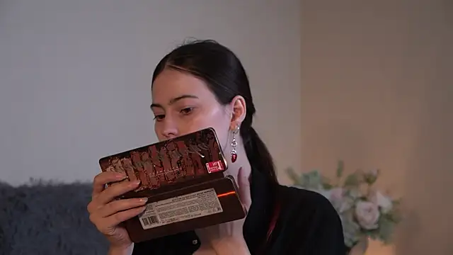 Snapshot of ywixos chatting on September 25, 2025, 11:38 am ywixos online show from September 25, 2025, 11:38 am