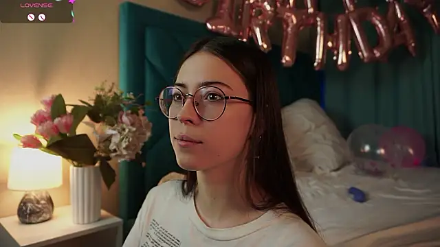 Snapshot of ywixos chatting on February 20, 2026, 3:03 pm ywixos online show from February 20, 2026, 3:03 pm