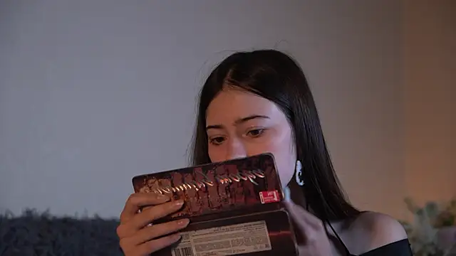 Snapshot of ywixos chatting on September 20, 2025, 9:25 am ywixos online show from September 20, 2025, 9:25 am