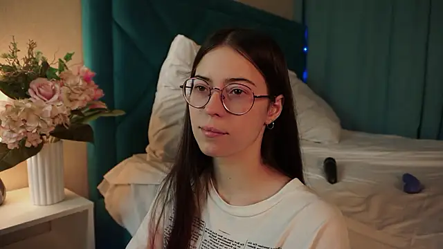 Snapshot of ywixos chatting on February 12, 2026, 2:50 pm ywixos online show from February 12, 2026, 2:50 pm