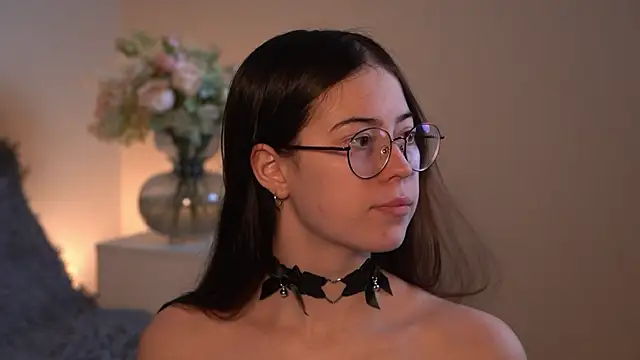 Snapshot of ywixos chatting on November 28, 2025, 2:39 pm ywixos online show from November 28, 2025, 2:39 pm