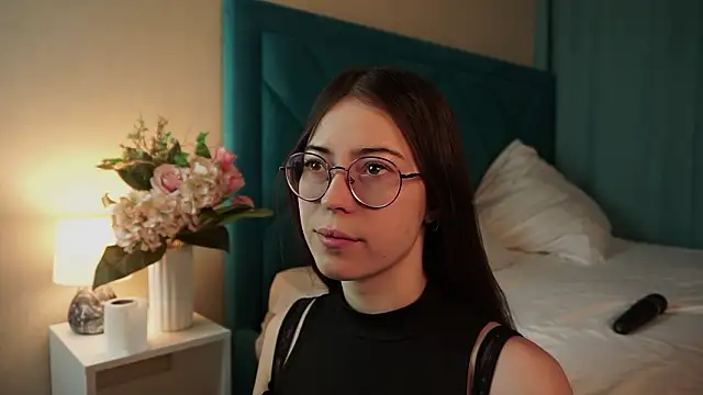 Snapshot of ywixos chatting on February 14, 2026, 3:01 pm ywixos online show from February 14, 2026, 3:01 pm