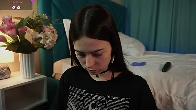 ywixos online show from March 6, 2026, 2:23 pm