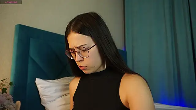 Snapshot of ywixos chatting on October 17, 2025, 2:41 pm ywixos online show from October 17, 2025, 2:41 pm