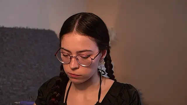 Snapshot of ywixos chatting on February 17, 2026, 2:58 pm ywixos online show from February 17, 2026, 2:58 pm