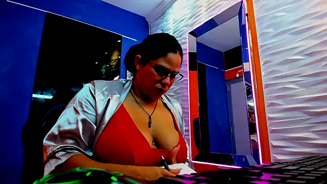 lucia ht online show from September 9, 2025, 2:10 am