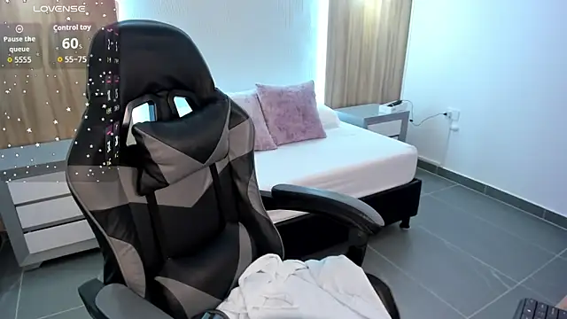 megara x  online show from October 18, 2025, 11:40 pm