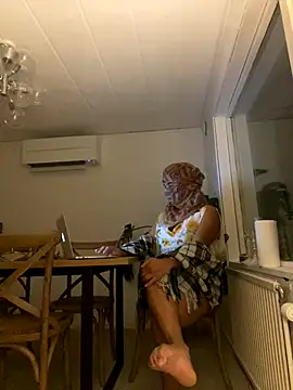 latina-pene online show from December 16, 2025, 5:50 pm